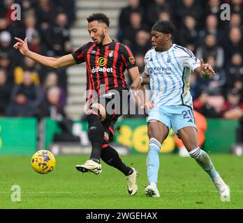 Bournemouth, Großbritannien. 30. Januar 2024. Bournemouth, England, 4. Februar 2024: Bournemouth's Lloyd Kelly (links) unter Druck von Anthony Elanga (rechts) während des Premier League-Fußballspiels zwischen Bournemouth und Nottingham Forest im Vitality Stadium in Bournemouth, England (David Horton/SPP) Credit: SPP Sport Press Photo. /Alamy Live News Stockfoto