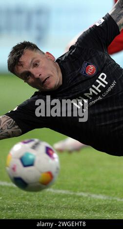 Heidenheim, Deutschland. Februar 2024. v.li.: Kevin Müller (1. FC Heidenheim 1846), Einzelbild, 02.02.2024, Heidenheim (Deutschland), Fussball, BUNDESLIGA, 1.FC HEIDENHEIM 1846 - BORUSSIA DORTMUND, DFB/DFL-VORSCHRIFTEN VERBIETEN DIE VERWENDUNG VON FOTOGRAFIEN ALS BILDSEQUENZEN UND/ODER QUASI-VIDEO. Quelle: dpa/Alamy Live News Stockfoto