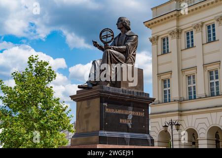 Nicolaus Kopernikus-Denkmal vor dem Staszic-Palast in Warschau, Polen Stockfoto