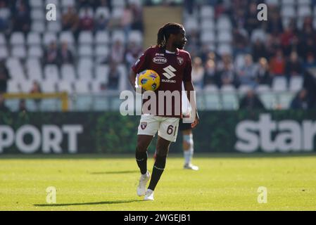 Turin, Italien. Februar 2024. Adrien Tameze aus Turin wurde während des Spiels der Serie A TIM zwischen Torino und Salernitana im Stadio Olimpico Grande Torino gesehen. Endpunktzahl: Torino 0:0 Salernitana. (Foto: Nderim Kaceli/SOPA Images/SIPA USA) Credit: SIPA USA/Alamy Live News Stockfoto