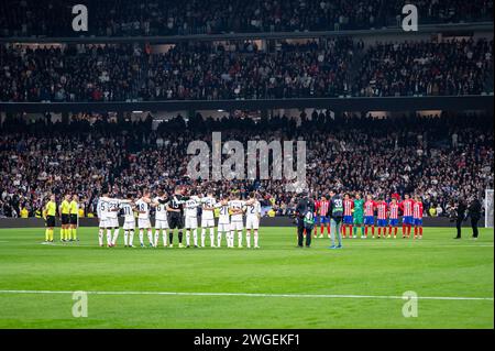 Madrid, Madrid, Spanien. Februar 2024. Die Teams Real Madrid und Atletico Madrid wurden vor dem Fußballspiel La Liga EA Sports 2023/24 zwischen Real Madrid und Atletico Madrid im Santiago Bernabeu Stadion in Madrid gesehen. (Kreditbild: © Alberto Gardin/ZUMA Press Wire) NUR REDAKTIONELLE VERWENDUNG! Nicht für kommerzielle ZWECKE! Quelle: ZUMA Press, Inc./Alamy Live News Stockfoto