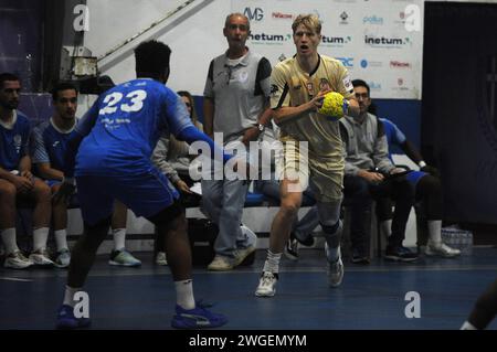 Lissabon, Portugal. Februar 2024. Lissabon, 03/2024 - Boa Hora war Gastgeber des FC Porto am Nachmittag im Pavilhão F. Tavares in Lissabon, in einem Spiel für die nationale Handball-Meisterschaft für die Saison 2023/24. Jakob Mikkelsen (Álvaro Isidoro/Global Imagens) Credit: Atlantico Press/Alamy Live News Stockfoto