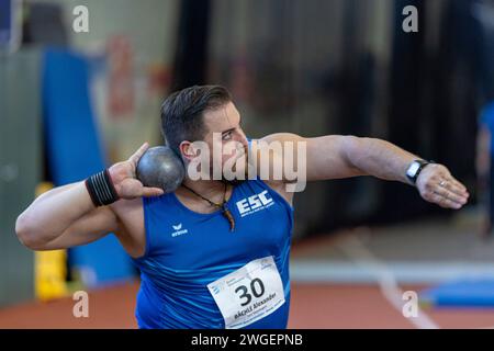 München, Deutschland. Februar 2024. Alexander Baechle (TSV Geislingen); Süddeutsche Hallenmeisterschaften Aktive und Jugend U18 in der Werner-von-Linde-Halle in München am 03.02.2024, (Bayern). Quelle: dpa/Alamy Live News Stockfoto