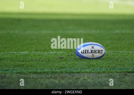 Rom, Italien. Februar 2024. Der Guinness Men's Six Nations Rugby Ball 2024 im Olympiastadion in Rom. England gewinnt gegen Italien mit 27:24. (Foto: Davide Di Lalla/SOPA Images/SIPA USA) Credit: SIPA USA/Alamy Live News Stockfoto