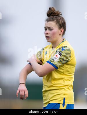 Barry, Großbritannien. Februar 2024. Lauren Harris von Barry Town United während des Genero Adrian Premier Matches zwischen Barry Town United Women und Cardiff City Women im Jenner Park Stadium in Barry am 4. Februar 2024. Dieses Bild darf nur für redaktionelle Zwecke verwendet werden. Nur redaktionelle Verwendung. Quelle: Ashley Crowden/Alamy Live News Stockfoto