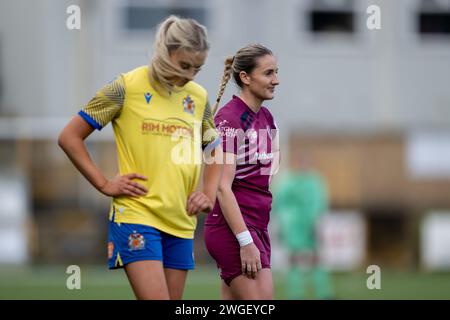 Barry, Großbritannien. Februar 2024. Hannah Power von Cardiff City Women während des Genero Adrian Premier Matches zwischen Barry Town United Women und Cardiff City Women im Jenner Park Stadium in Barry am 4. Februar 2024. Dieses Bild darf nur für redaktionelle Zwecke verwendet werden. Nur redaktionelle Verwendung. Quelle: Ashley Crowden/Alamy Live News Stockfoto