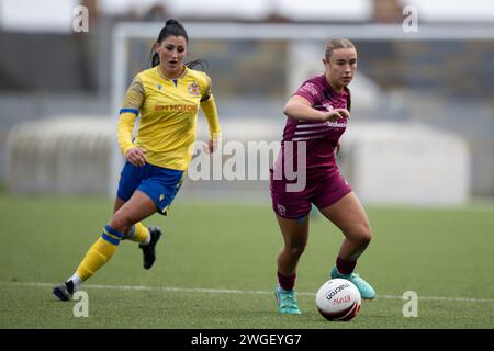 Barry, Großbritannien. Februar 2024. Seren Watkins von Cardiff City Women während des Genero Adrian Premier Matches zwischen Barry Town United Women und Cardiff City Women im Jenner Park Stadium in Barry am 4. Februar 2024. Dieses Bild darf nur für redaktionelle Zwecke verwendet werden. Nur redaktionelle Verwendung. Quelle: Ashley Crowden/Alamy Live News Stockfoto