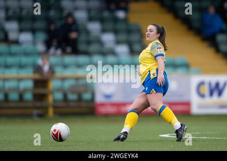 Barry, Großbritannien. Februar 2024. Catherine Walsh von Barry Town United während des Genero Adrian Premier Matches zwischen Barry Town United Women und Cardiff City Women im Jenner Park Stadium in Barry am 4. Februar 2024. Dieses Bild darf nur für redaktionelle Zwecke verwendet werden. Nur redaktionelle Verwendung. Quelle: Ashley Crowden/Alamy Live News Stockfoto