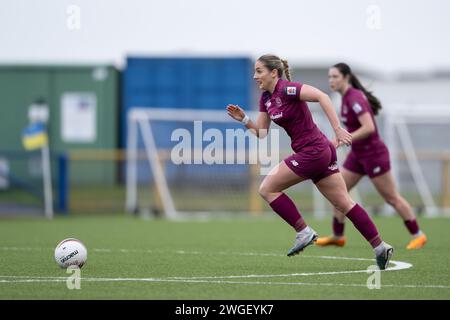 Barry, Großbritannien. Februar 2024. Hannah Power von Cardiff City Women während des Genero Adrian Premier Matches zwischen Barry Town United Women und Cardiff City Women im Jenner Park Stadium in Barry am 4. Februar 2024. Dieses Bild darf nur für redaktionelle Zwecke verwendet werden. Nur redaktionelle Verwendung. Quelle: Ashley Crowden/Alamy Live News Stockfoto