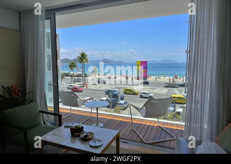 Zimmer mit ikonischer Aussicht. The Emiliano - ein kleines Luxushotel in der Copacabana, Rio de Janeiro BR Stockfoto