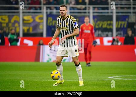 Mailand, Italien. Februar 2024. Federico Gatti (Juventus FC) während des italienischen Meisterschaftsspiels der Serie A zwischen dem FC Internazionale und Juventus FC am 4. Februar 2024 im Giuseppe Meazza Stadion in Mailand, Italien - Credit: Luca Rossini/E-Mage/Alamy Live News Stockfoto