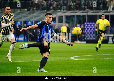 Mailand, Italie. Februar 2024. Lautaro Martínez (FC Inter) während des italienischen Meisterschaftsspiels Serie A zwischen FC Internazionale und Juventus FC am 4. Februar 2024 im Giuseppe Meazza Stadion in Mailand, Italien - Foto Morgese-Rossini/DPPI Credit: DPPI Media/Alamy Live News Stockfoto