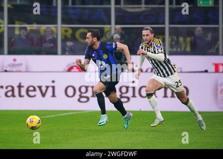 Mailand, Italie. Februar 2024. Hakan Calhanoglu (FC Inter) während des italienischen Meisterschaftsspiels Serie A zwischen FC Internazionale und Juventus FC am 4. Februar 2024 im Giuseppe Meazza Stadion in Mailand, Italien - Foto Morgese-Rossini/DPPI Credit: DPPI Media/Alamy Live News Stockfoto