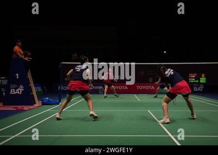 Bangkok, Thailand. Februar 2024. Peeratchai SUKPHUN (R) und Pakkapon TEERARATSAKUL (L) (Thailand) treten am 4. Februar 2024 im Nimibutr Sport Building National Stadium in Bangkok, Thailand, im Dubletten-Finalspiel Badminton auf Princess Sirivannavari Thailand Masters 2024 an. (Foto: Teera Noisakran/Pacific Press) Credit: Pacific Press Media Production Corp./Alamy Live News Stockfoto