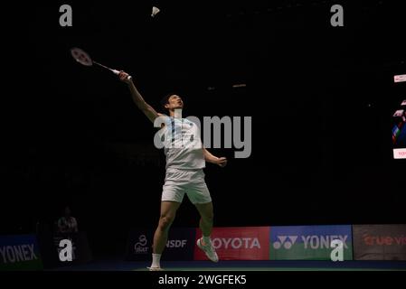 Bangkok, Bangkok, Thailand. Februar 2024. CHOU Tien Chen aus Taiwan tritt 2024 am 4. Februar 2024 im Nimibutr Sport Building National Stadion in Bangkok, Thailand, im Finale Badminton für die Herren an. (Kreditbild: © Teera Noisakran/Pacific Press via ZUMA Press Wire) NUR REDAKTIONELLE VERWENDUNG! Nicht für kommerzielle ZWECKE! Quelle: ZUMA Press, Inc./Alamy Live News Stockfoto