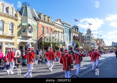 Philharmonic Band on Main, Street USA, Fantasyland, Magic Kingdom, Walt Disney World Resort, Orange County, Orlando, Florida, Vereinigte Staaten von Amerika Stockfoto