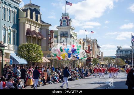 Philharmonic Band auf der Main Street USA, Fantasyland, Magic Kingdom, Walt Disney World Resort, Orange County, Orlando, Florida, Vereinigte Staaten von Amerika Stockfoto