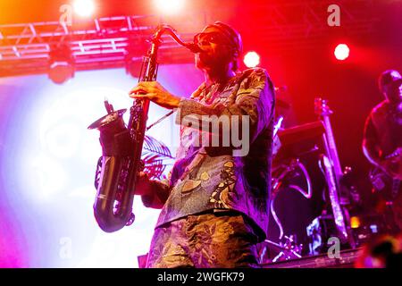 Mailand, Italien. Februar 2024. Micah Davis, bekannt als Masego, tritt live bei Fabrique in Mailand auf. Quelle: SOPA Images Limited/Alamy Live News Stockfoto