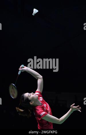 Bangkok, Thailand. Februar 2024. Ohori Aya aus Japan gibt einen Schuss gegen Supanida Katethong aus Thailand zurück, während ihr letztes Spiel im Einzelspiel der Frauen beim Thailand Masters 2024 Badminton-Turnier in Bangkok, Thailand, 4. Februar 2024. Quelle: Rachen Sageamsak/Xinhua/Alamy Live News Stockfoto