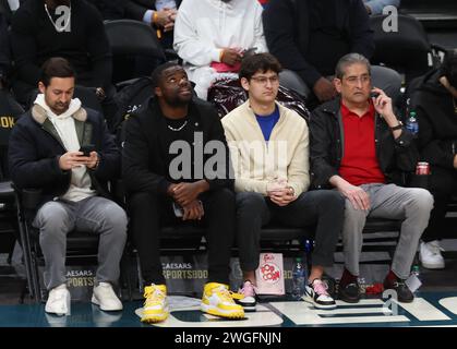 Washington, DC, USA. Februar 2024. Frances Tiafoe nimmt am 4. Februar 2024 am Washington Wizards vs Phoenix Suns Game in der Capital One Arena in Washington, DC Teil. Quelle: Mpi34/Media Punch/Alamy Live News Stockfoto