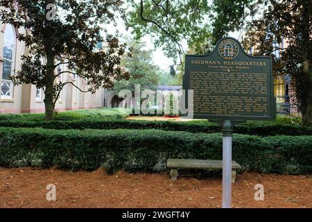 Schild am Green-Meldrim-Haus, das von General William Sherman als Hauptquartier genutzt wurde, nachdem er Savannah, Georgia, bis zum Ende des Bürgerkriegs gefangen genommen hatte. Stockfoto