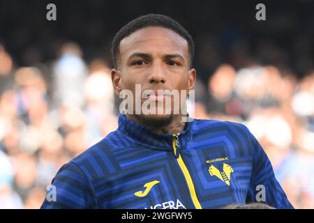 Neapel, Italien. Februar 2024. Michael Folorunsho von Hellas Verona FC während des Spiels der Serie A zwischen SSC Napoli und Hellas Verona FC bei Diego Armando Maradona am 4. Februar 2024 in Neapel (Foto: Agostino Gemito/Pacific Press) Credit: Pacific Press Media Production Corp./Alamy Live News Stockfoto