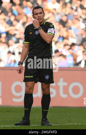 Neapel, Italien. Februar 2024. Der Schiedsrichter Marco Piccinini gibt während des Spiels der Serie A zwischen SSC Napoli und Hellas Verona FC am 4. Februar 2024 in Diego Armando Maradona in Neapel, italien (Foto: © Agostino Gemito/Pacific Press via ZUMA Press Wire) NUR REDAKTIONELLE VERWENDUNG! Nicht für kommerzielle ZWECKE! Stockfoto