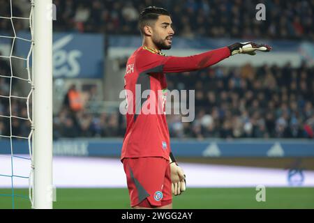 Straßburg, Frankreich. Februar 2024. Straßburger Torhüter Alaa Bellaarouch beim Fußballspiel der französischen Meisterschaft Ligue 1 zwischen dem RC Straßburg und Paris Saint-Germain am 2. Februar 2024 im Stade de La Meinau in Straßburg, Frankreich - Foto Jean Catuffe/DPPI Credit: DPPI Media/Alamy Live News Stockfoto