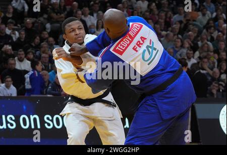 Paris, Frankreich. Februar 2024. TEDDY RINER AUS FRANKREICH und KONE LOSSENI aus Deutschland 1/4 Finale 100 KG während des Paris Grand Slam 2024, IJF Judo Events am 4. Februar 2024 in der Accor Arena in Paris, Frankreich - Foto Laurent Lairys/MAXPPP Credit: MAXPPP/Alamy Live News Stockfoto