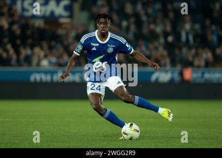 Straßburg, Frankreich. Februar 2024. Abakar Sylla von Straßburg während des Fußballspiels der französischen Meisterschaft Ligue 1 zwischen dem RC Straßburg und Paris Saint-Germain am 2. Februar 2024 im Stade de La Meinau in Straßburg, Frankreich - Foto Jean Catuffe/DPPI Credit: DPPI Media/Alamy Live News Stockfoto
