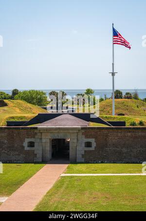 Fort Moultrie, kleine Befestigungsanlagen und Munitionsbunker, die entlang der Küste von Sullivan's Island in South Carolina, USA, verlaufen Stockfoto