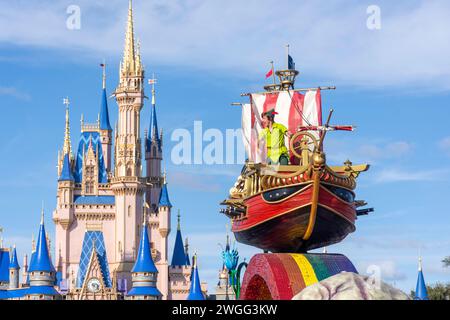 Peter Pan in Festival of Fantasy Parade auf der Main Street USA, Magic Kingdom, Walt Disney World Resort, Orlando, Florida, Vereinigte Staaten von Amerika Stockfoto