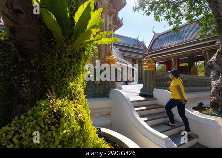 Bangkok, Thailand - 5. Dezember 2023: Auf dem Gelände des Tempels Wat Ratchabophit in Bangkok, Thailand. Stockfoto