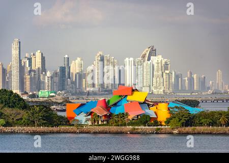 Biomuseo (Naturkundemuseum von Panama) und Stadthochhäuser, Panama-Stadt, Colon, Provinz Colon, Repubic von Panama Stockfoto