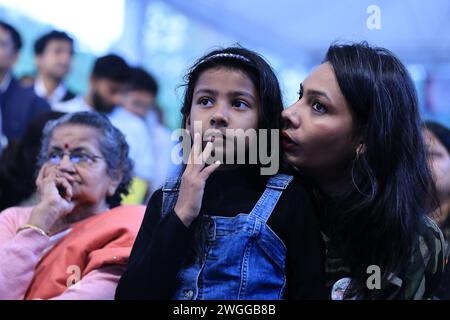 Besucher besuchen das Jaipur Literature Festival in Jaipur, Rajasthan, Indien, am 4. Februar 2024. (Foto von Vishal Bhatnagar/NurPhoto)0 Credit: NurPhoto SRL/Alamy Live News Stockfoto