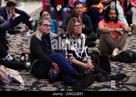 Besucher besuchen das Jaipur Literature Festival in Jaipur, Rajasthan, Indien, am 4. Februar 2024. (Foto von Vishal Bhatnagar/NurPhoto)0 Credit: NurPhoto SRL/Alamy Live News Stockfoto