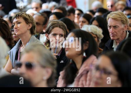 Besucher besuchen das Jaipur Literature Festival in Jaipur, Rajasthan, Indien, am 4. Februar 2024. (Foto von Vishal Bhatnagar/NurPhoto)0 Credit: NurPhoto SRL/Alamy Live News Stockfoto