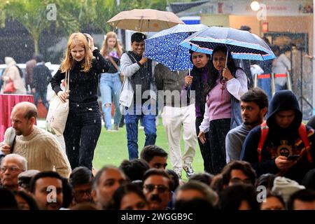 Am 4. Februar 2024 besuchen Besucher das Jaipur Literature Festival in the Reg in Jaipur, Rajasthan, Indien. (Foto von Vishal Bhatnagar/NurPhoto)0 Credit: NurPhoto SRL/Alamy Live News Stockfoto