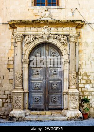 Die Kirche San Cristoforo aus dem 14. Jahrhundert in Ortigia - Syrakus, Italien Stockfoto