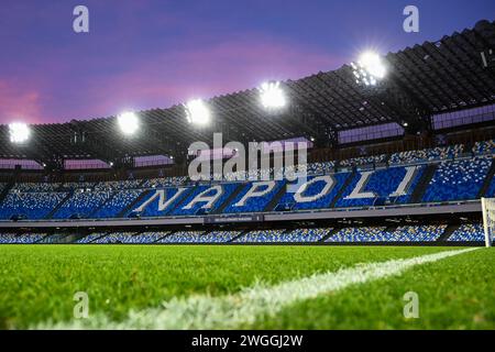 Allgemeiner Blick in das Diego Armando Maradona Stadion des SSC Napoli vor dem Spiel der Serie A TIM zwischen dem SSC Napoli und Hellas Verona in Diego Armando Ma Stockfoto