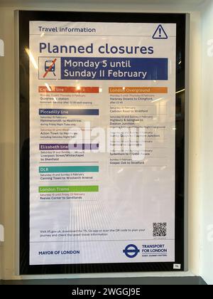 Slough, Berkshire, Großbritannien. Februar 2024. Eine Mitteilung über geplante Schließungen am Bahnhof Slough in Berkshire. GWR fahren auf der Slough-Bahnstrecke, und ihre Kunden sagen: „Montag, den 5. Februar, wird es zu erheblichen Unterbrechungen der Dienste kommen, und Kunden sollten an anderen Tagen reisen. Ein verkürzter Fahrplan wird in Betrieb sein, und viele Teile des GWR-Netzes werden überhaupt keinen Dienst haben. Züge, die im Betrieb sind, werden nur für einen begrenzten Zeitraum während des Tages verkehren.“ Quelle: Maureen McLean/Alamy Live News Stockfoto