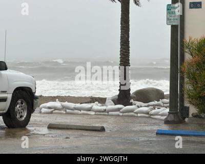 Montecito, Kalifornien, USA, 4. Februar 2024. Shoreline Park in Santa Barbara während der Sturzflut am 4. Februar 2024 (Foto: © Amy Katz/ZUMA Press Wire) NUR REDAKTIONELLE VERWENDUNG! Nicht für kommerzielle ZWECKE! Quelle: ZUMA Press, Inc./Alamy Live News Stockfoto