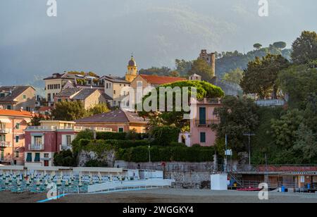 Landschaft rund um Levanto, eine kleine Stadt an einem Küstengebiet in der Provinz La Spezia in Ligurien, im Nordwesten Italiens Stockfoto