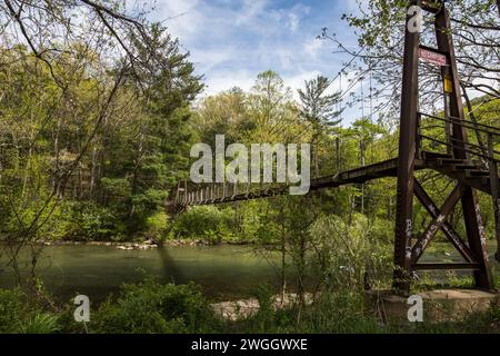 Seilbrücke über den Fluss am Appalachian Trail in der Nähe des Goshen Pass, Blue Ridge Mountains, Virginia, USA Stockfoto