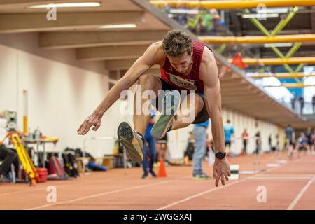 München, Deutschland. Februar 2024. Sebastian Spinnler (LG Seligenstadt); Süddeutsche Hallenmeisterschaften Aktive und Jugend U18 in der Werner-von-Linde-Halle in München am 04.02.2024, (Bayern). Quelle: dpa/Alamy Live News Stockfoto