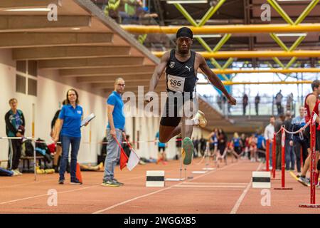 München, Deutschland. Februar 2024. Peter Osazee (MTG Mannheim); Süddeutsche Hallenmeisterschaften Aktive und Jugend U18 in der Werner-von-Linde-Halle in München am 04.02.2024, (Bayern). Quelle: dpa/Alamy Live News Stockfoto