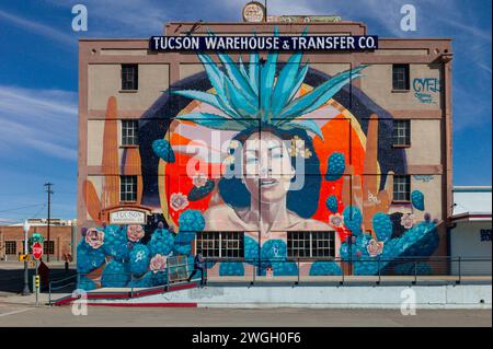 Tucson Lagerhaus Wandgemälde von Frau und Agave Stockfoto