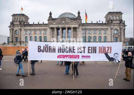 03.02.2024, Berlin, Deutschland, Europa - Firewall Demonstration Massenprotest gegen Rechtsextremismus und gegen Bjoern Hoecke von der AfD. Stockfoto