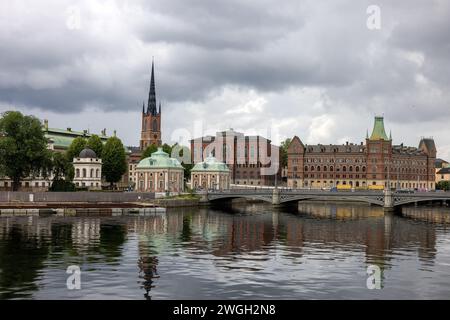 Stockholm, Schweden - 25. Juli 2023: Blick von der Stallbron-Brücke nach Gamla Stan, Stockholm, Schweden Stockfoto