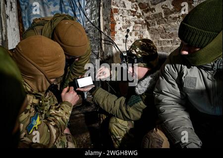 ZAPORIZHZHIA REGION, UKRAINE - 27. JANUAR 2024 - Mitglieder einer Polizeieinheit von FPV-Piloten werden bei der Arbeit gesehen, Region Zaporizhzhia, Südostukraine. Stockfoto